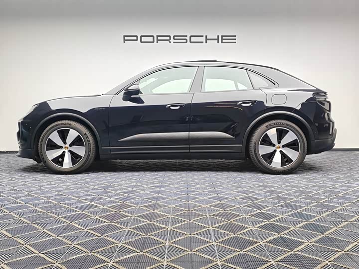 Фото 7 - Porsche Macan EV