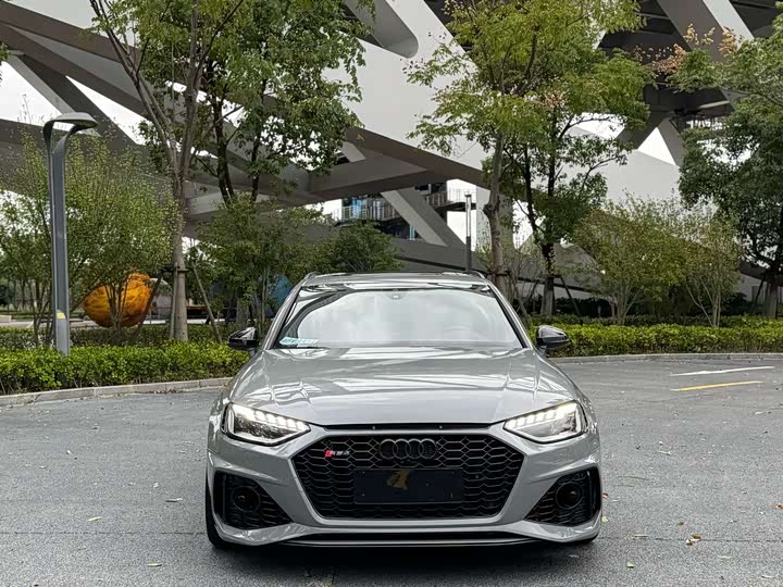 Фото 2 - Audi RS 4