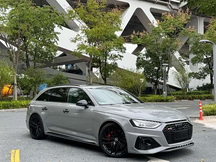 Фото 3 - Audi RS 4