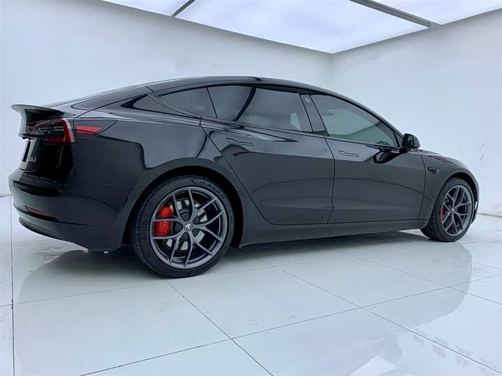 Фото 5 - Tesla Model 3