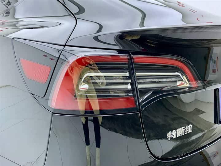 Фото 8 - Tesla Model 3