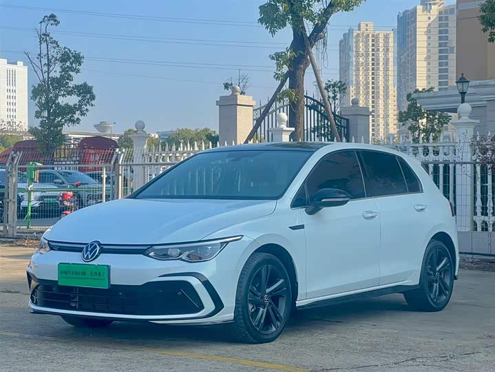 Фото 1 - Volkswagen Golf