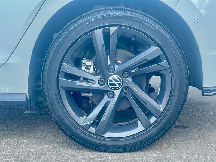 Фото 8 - Volkswagen Golf