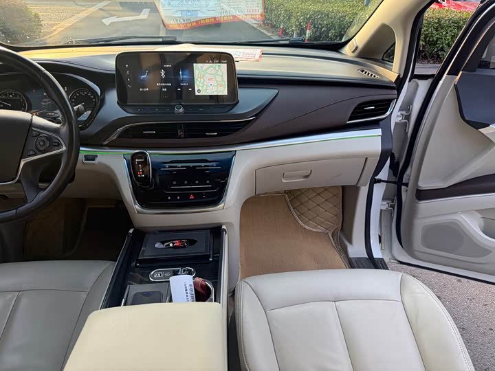 Фото 8 - Buick GL8 ES