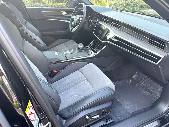 Фото 4 - Audi A6L