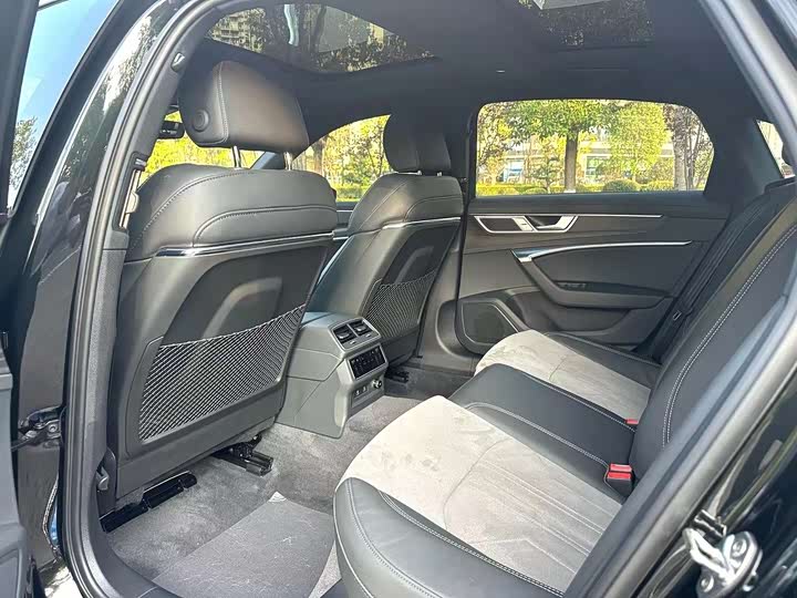 Фото 6 - Audi A6L