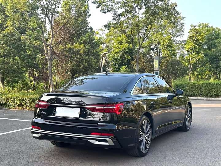 Фото 7 - Audi A6L