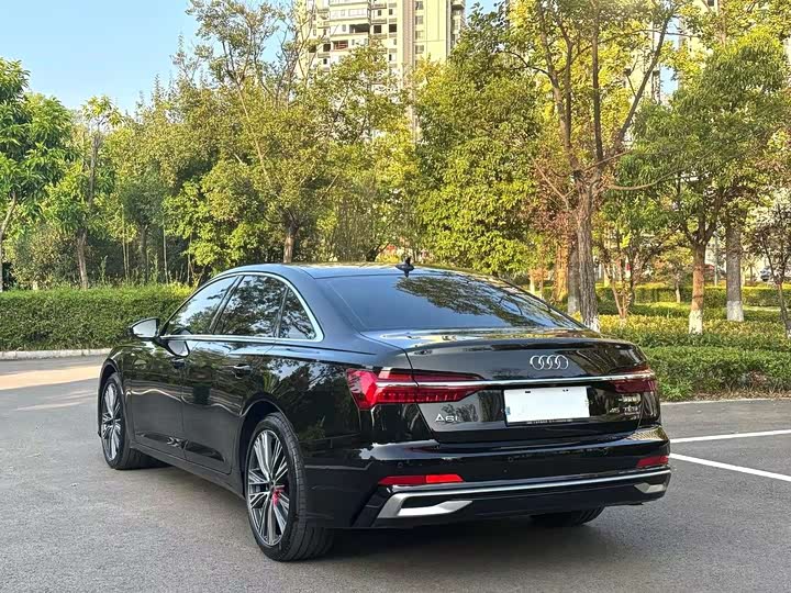 Фото 8 - Audi A6L