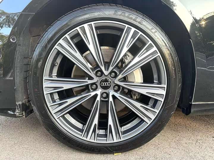 Фото 9 - Audi A6L