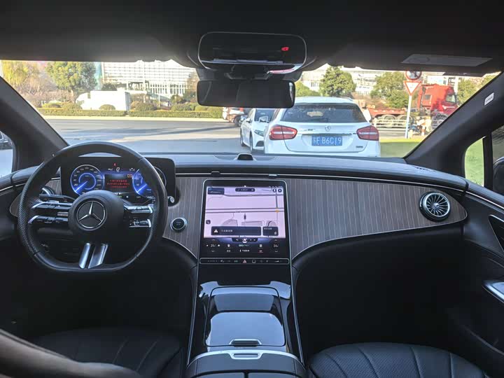 Фото 9 - Mercedes-Benz EQE