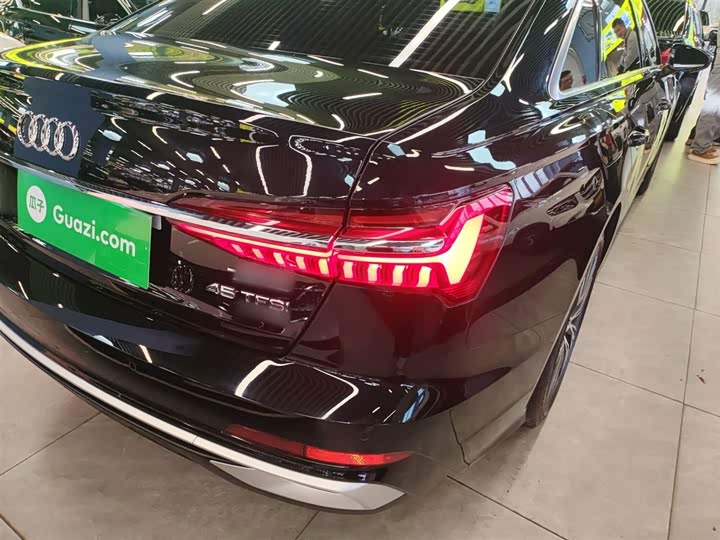 Фото 8 - Audi A6L