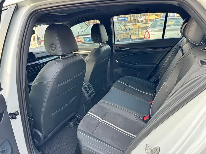 Фото 6 - Volkswagen Golf