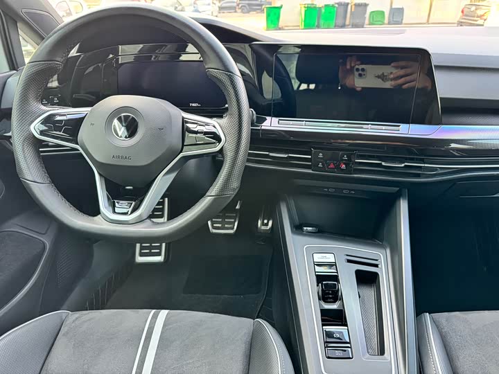 Фото 8 - Volkswagen Golf