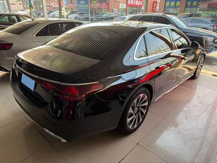 Фото 4 - Mercedes-Benz E-Class