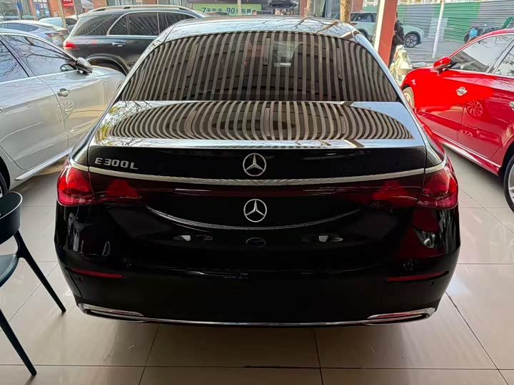 Фото 5 - Mercedes-Benz E-Class