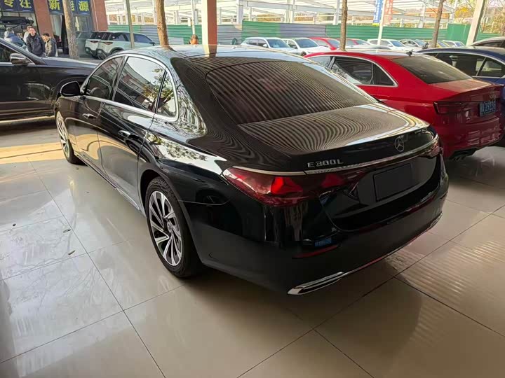 Фото 6 - Mercedes-Benz E-Class