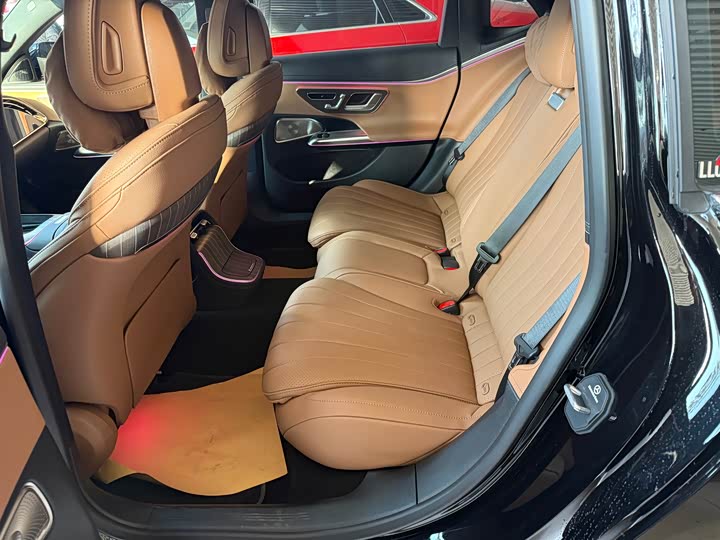 Фото 9 - Mercedes-Benz E-Class