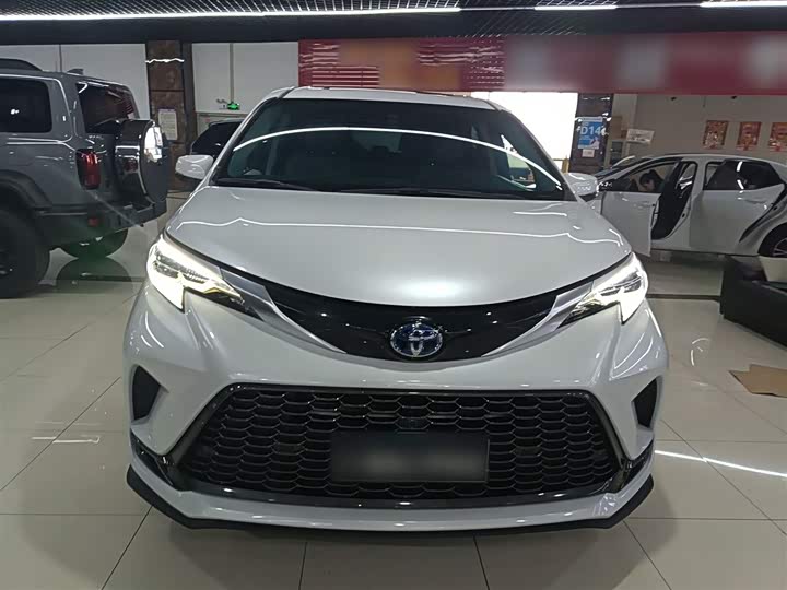 Фото 3 - Toyota Granvia