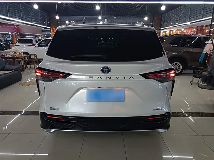 Фото 6 - Toyota Granvia