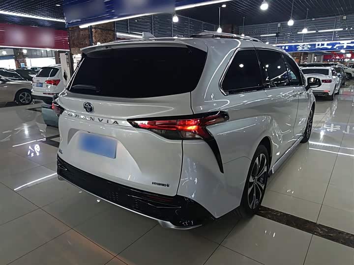 Фото 7 - Toyota Granvia