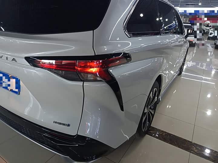 Фото 8 - Toyota Granvia