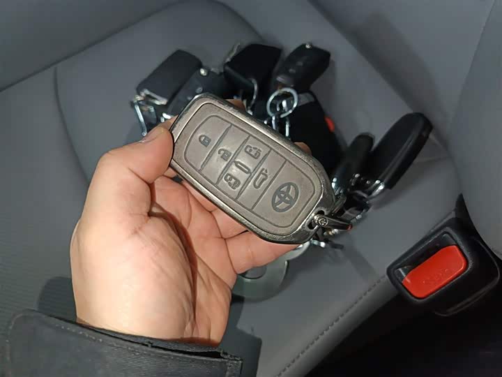 Фото 9 - Toyota Granvia