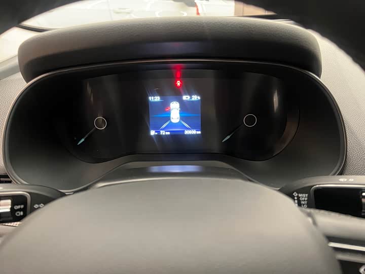 Фото 9 - Hongqi E-QM5