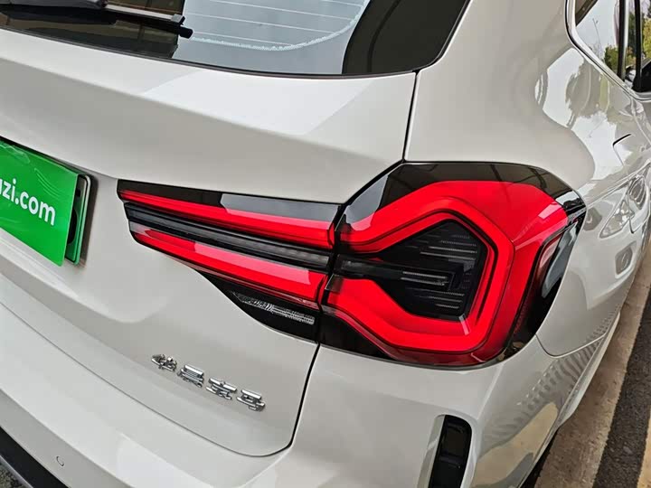 Фото 8 - BMW iX3