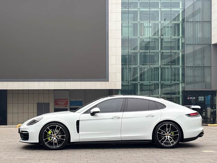 Фото 3 - Porsche Panamera