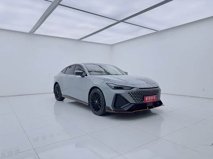 Фото 3 - Changan UNI-V