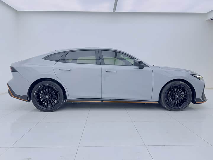 Фото 6 - Changan UNI-V