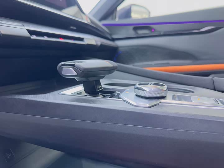 Фото 9 - Changan UNI-V