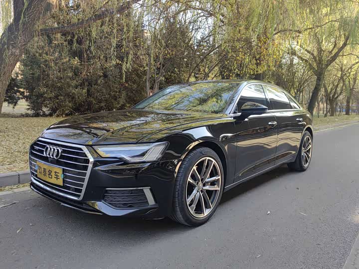 Фото 1 - Audi A6L