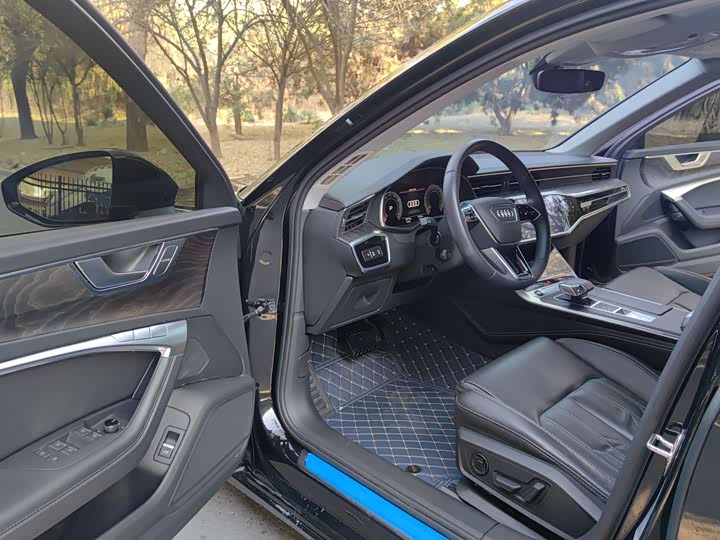 Фото 4 - Audi A6L