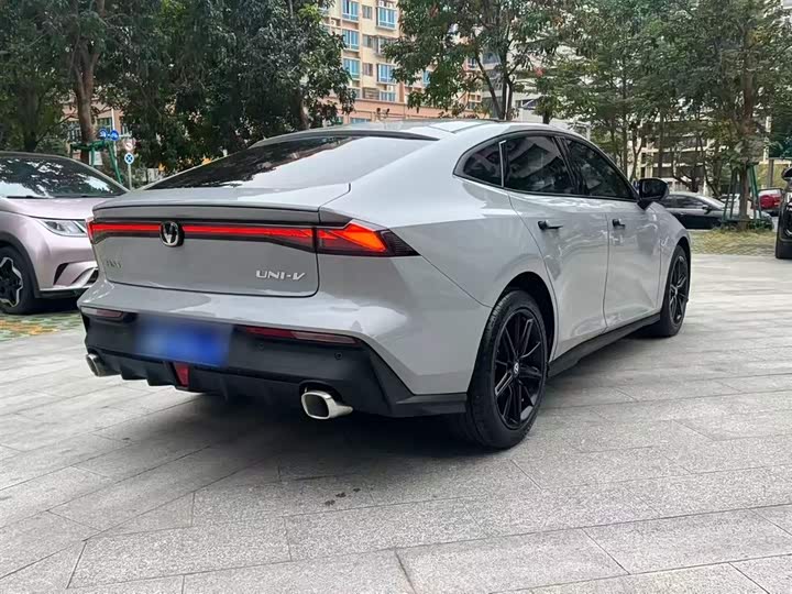 Фото 7 - Changan UNI-V