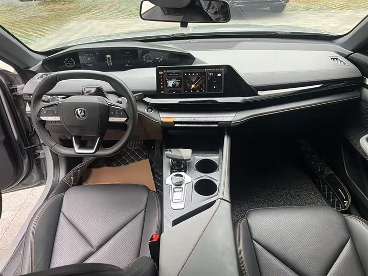 Фото 9 - Changan UNI-V