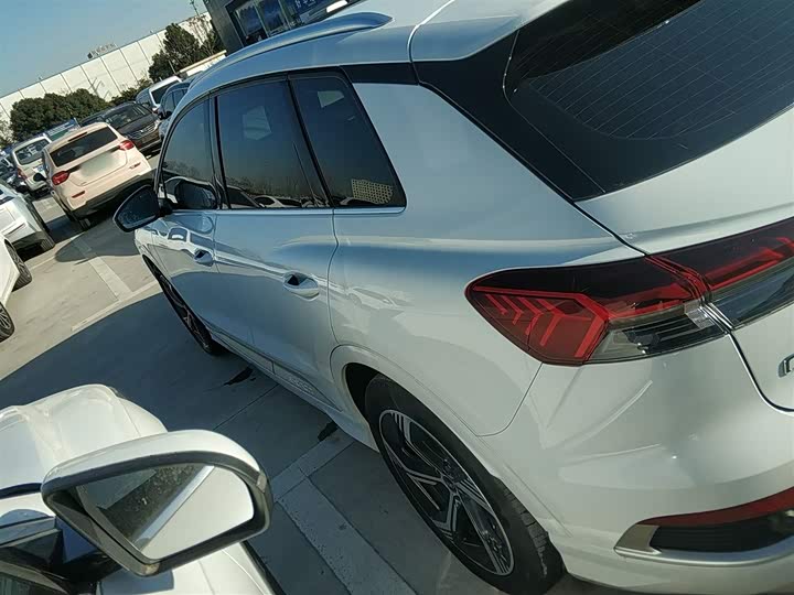 Фото 5 - Audi Q4 e-tron