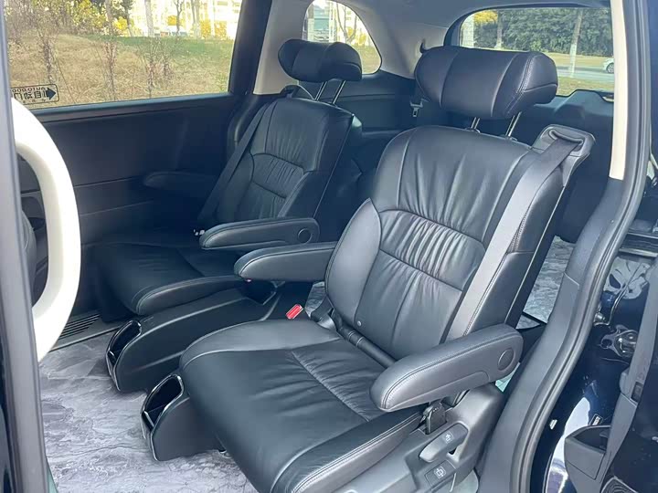 Фото 9 - Honda Odyssey