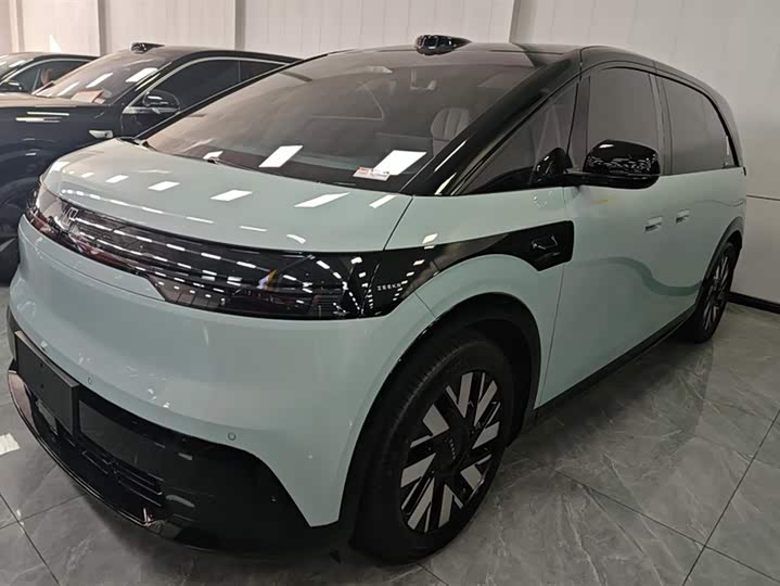 Фото 1 - Zeekr Mix