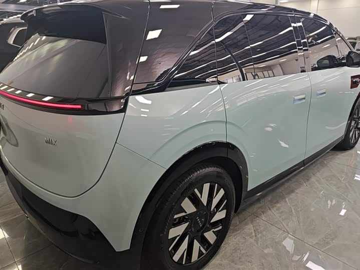 Фото 3 - Zeekr Mix