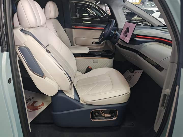 Фото 8 - Zeekr Mix