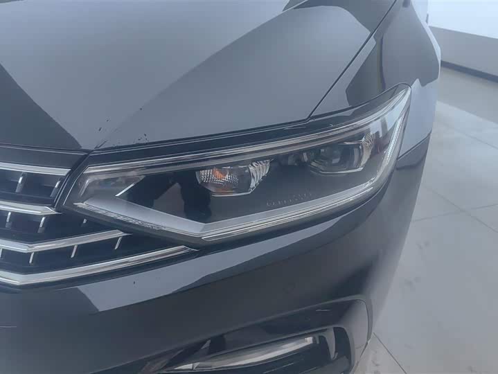 Фото 5 - Volkswagen Magotan