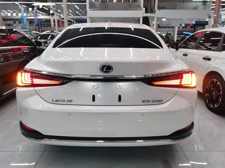 Фото 6 - Lexus ES