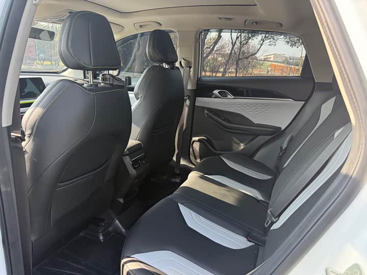 Фото 5 - Geely Coolray