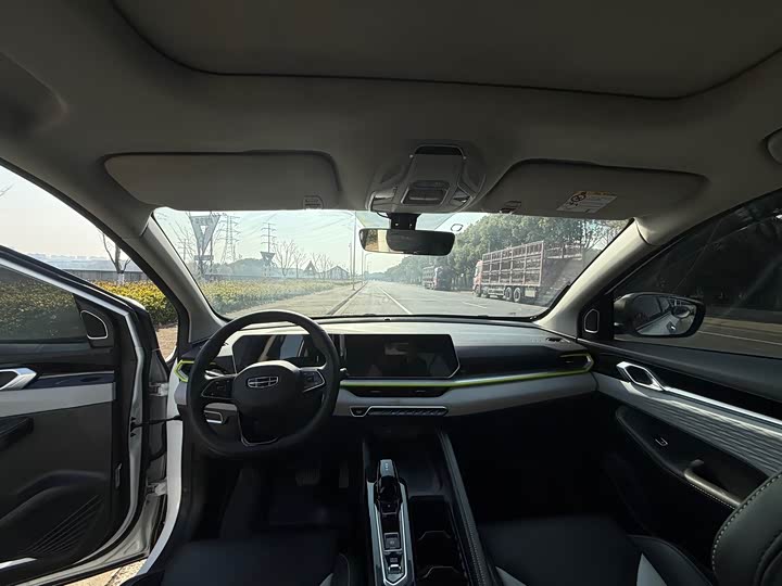 Фото 6 - Geely Coolray