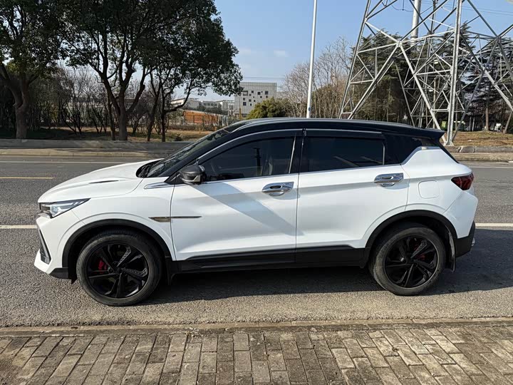 Фото 7 - Geely Coolray