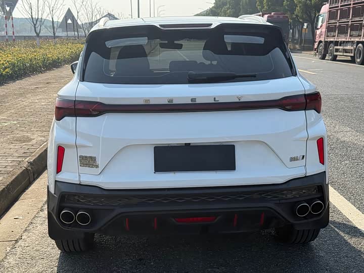 Фото 9 - Geely Coolray