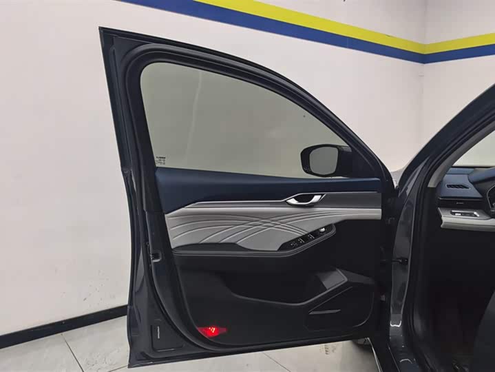 Фото 7 - Geely Preface