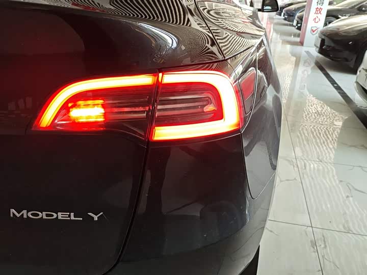 Фото 8 - Tesla Model Y