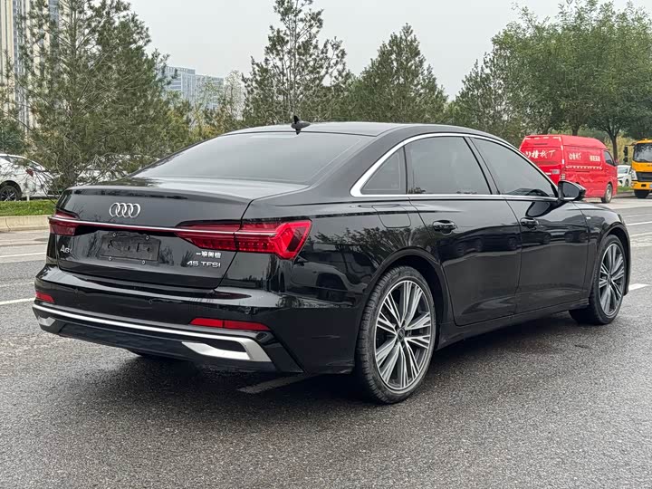 Фото 8 - Audi A6L